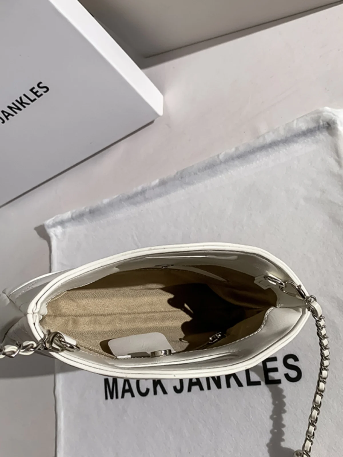 Hong Kong Ma Jankles Genuine Leather Diamond Pattern Handbag Women's 2025 New High-End Single oulder Crossbody Bag
Hong Kong Ma Jankles Genuine Leather Diamond Pattern Handbag Women's 2025 New High-End Single oulder Crossbody Bag