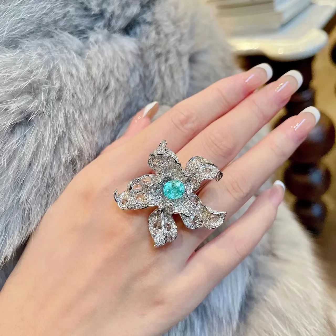 Exaggerated Gemstone Sea Blue Luxury Open Ring Floral Design Sensual Large Flower Shape Fashionable Ring for Women
Exaggerated Gemstone Sea Blue Luxury Open Ring Floral Design Sensual Large Flower Shape Fashionable Ring for Women