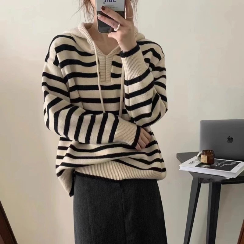 High Quality Women Long Sleeve Striped Hooded Sweater Autumn Winter Loose Knitted Hoodies Female Lazy Style Knit Pullovers 2024
High Quality Women Long Sleeve Striped Hooded Sweater Autumn Winter Loose Knitted Hoodies Female Lazy Style Knit Pullovers 2024