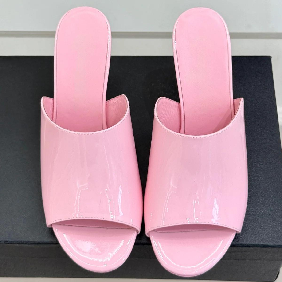 2026 Women's Solid Gloss Patent Square Open Toe Mule Slides, Retro Daily Date Party Summer Office Heels YYT25051208
2026 Women's Solid Gloss Patent Square Open Toe Mule Slides, Retro Daily Date Party Summer Office Heels YYT25051208