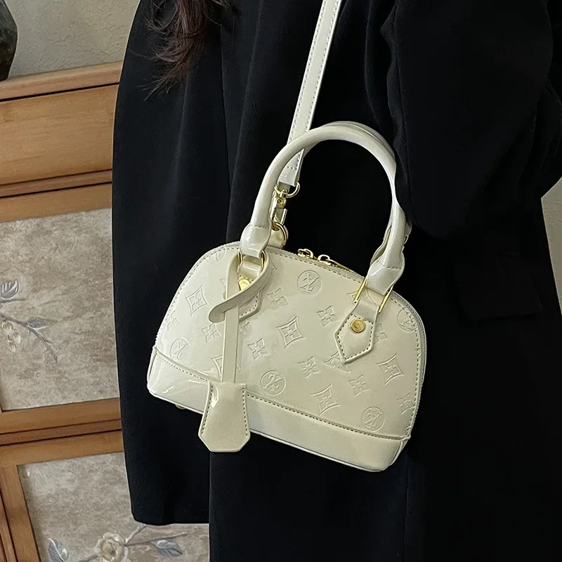2025NEW Shell Bag Fashion and Light Luxury Brand Design To Create A Senior Personality Women's Bag Shoulder Bag Diagonal Handbag
2025NEW Shell Bag Fashion and Light Luxury Brand Design To Create A Senior Personality Women's Bag Shoulder Bag Diagonal Handbag