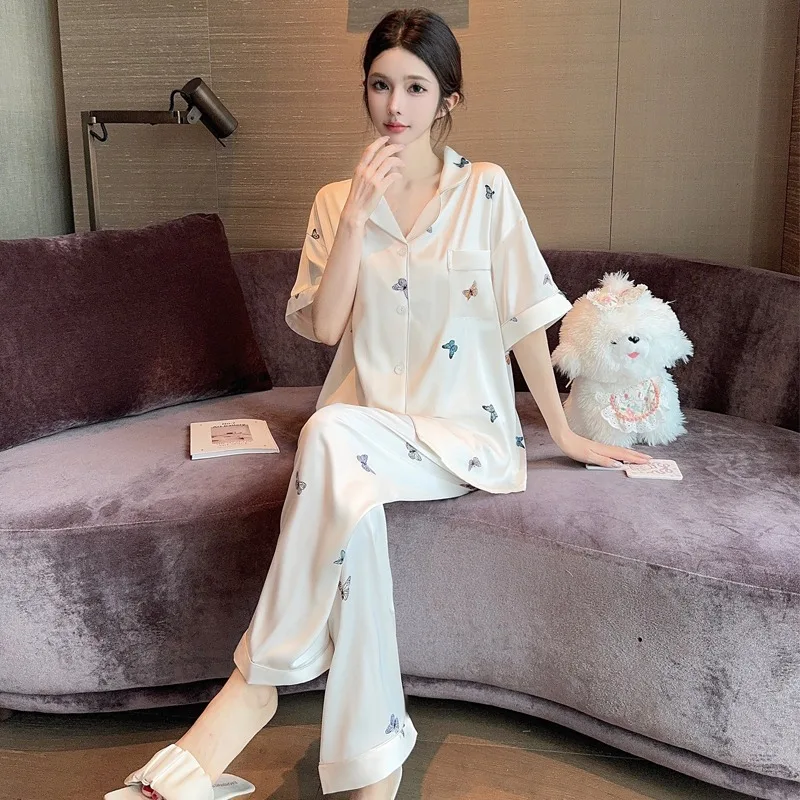 Ice silk thin section leisure color butterfly ladies pajamas summer new short-sleeved pants lapel girls homewear two-piece set
Ice silk thin section leisure color butterfly ladies pajamas summer new short-sleeved pants lapel girls homewear two-piece set