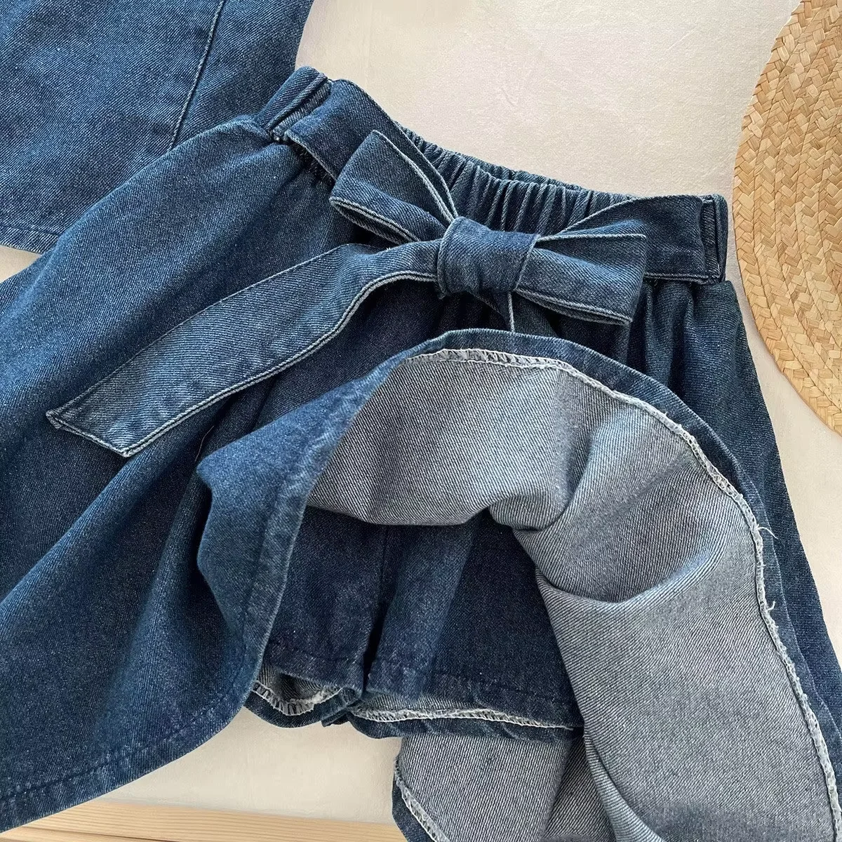 Girls Summer Outfit Set Sleeveless Denim Vest Top + Denim Mini Skirt Three-Piece Suite Children's Clothing 90-150CM
Girls Summer Outfit Set Sleeveless Denim Vest Top + Denim Mini Skirt Three-Piece Suite Children's Clothing 90-150CM