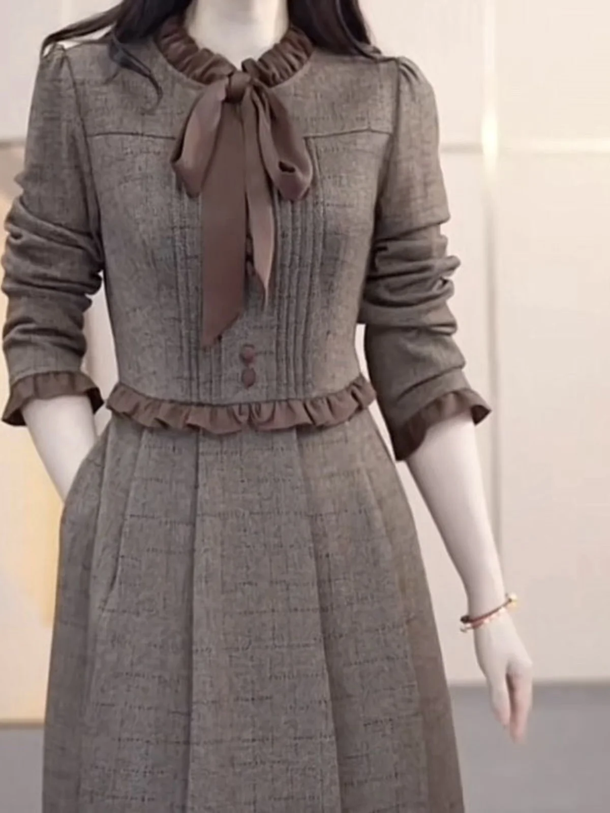 Elegant Slimming Spun Dress Cover Belly Age Reduction Autumn New Style High End Women's Fashion Set Polyester Fiber Gown
Elegant Slimming Spun Dress Cover Belly Age Reduction Autumn New Style High End Women's Fashion Set Polyester Fiber Gown