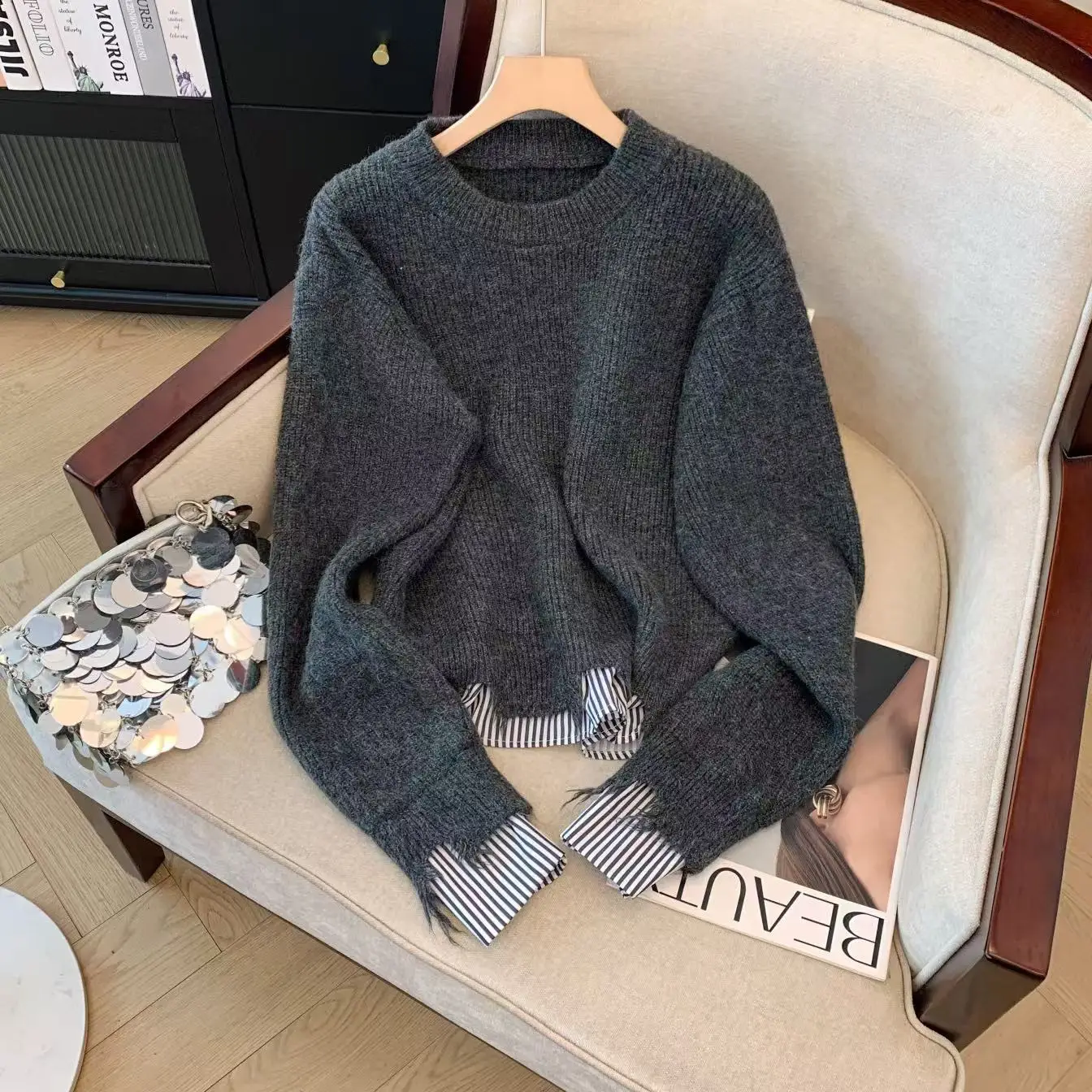 Women's Grey Patchwork O-Neck Pullover Sweater Vintage 2000s Korean Y2k Knit Top Knitwear Long Sleeves Cashmere Sweater Autumn
Women's Grey Patchwork O-Neck Pullover Sweater Vintage 2000s Korean Y2k Knit Top Knitwear Long Sleeves Cashmere Sweater Autumn