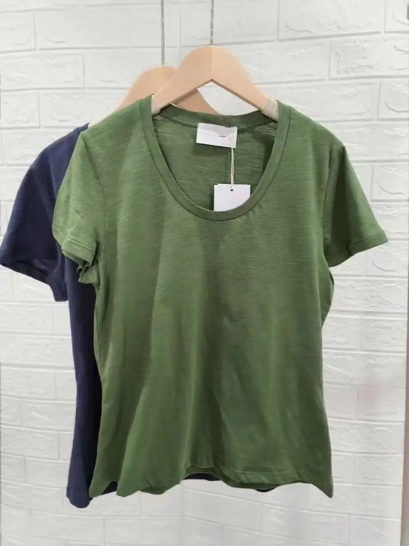 AM niche design V-neck distressed casual T-shirt, European and American short-sleeve design high-quality women's T-shirt
AM niche design V-neck distressed casual T-shirt, European and American short-sleeve design high-quality women's T-shirt