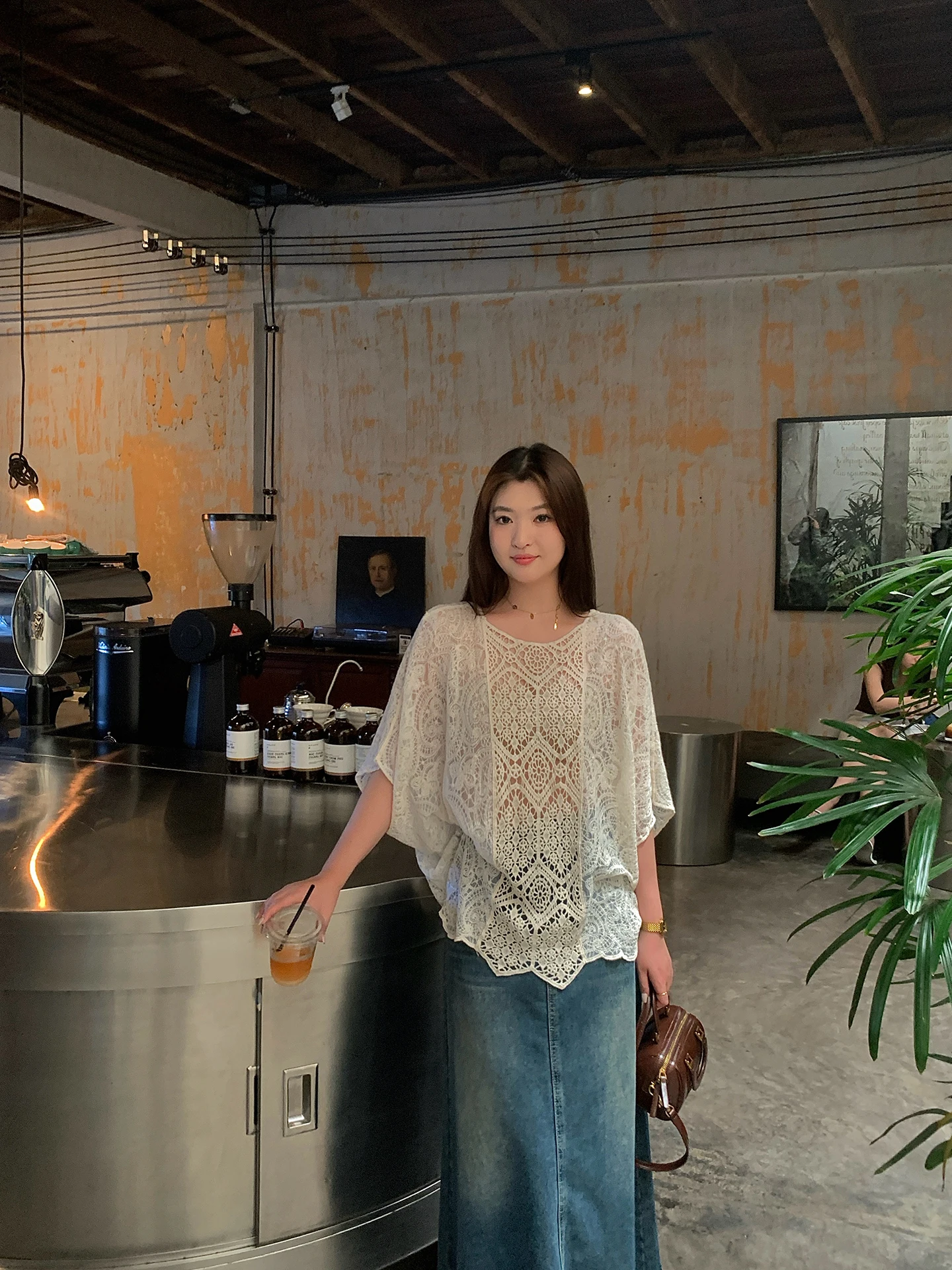 Летний повседневный топ Linda Xiaowei больших размеров с вырезами, свободного кроя, для защиты от солнца, элегантная верхняя одежда больших размеров
Летний повседневный топ Linda Xiaowei больших размеров с вырезами, свободного кроя, для защиты от солнца, элегантная верхняя одежда больших размеров