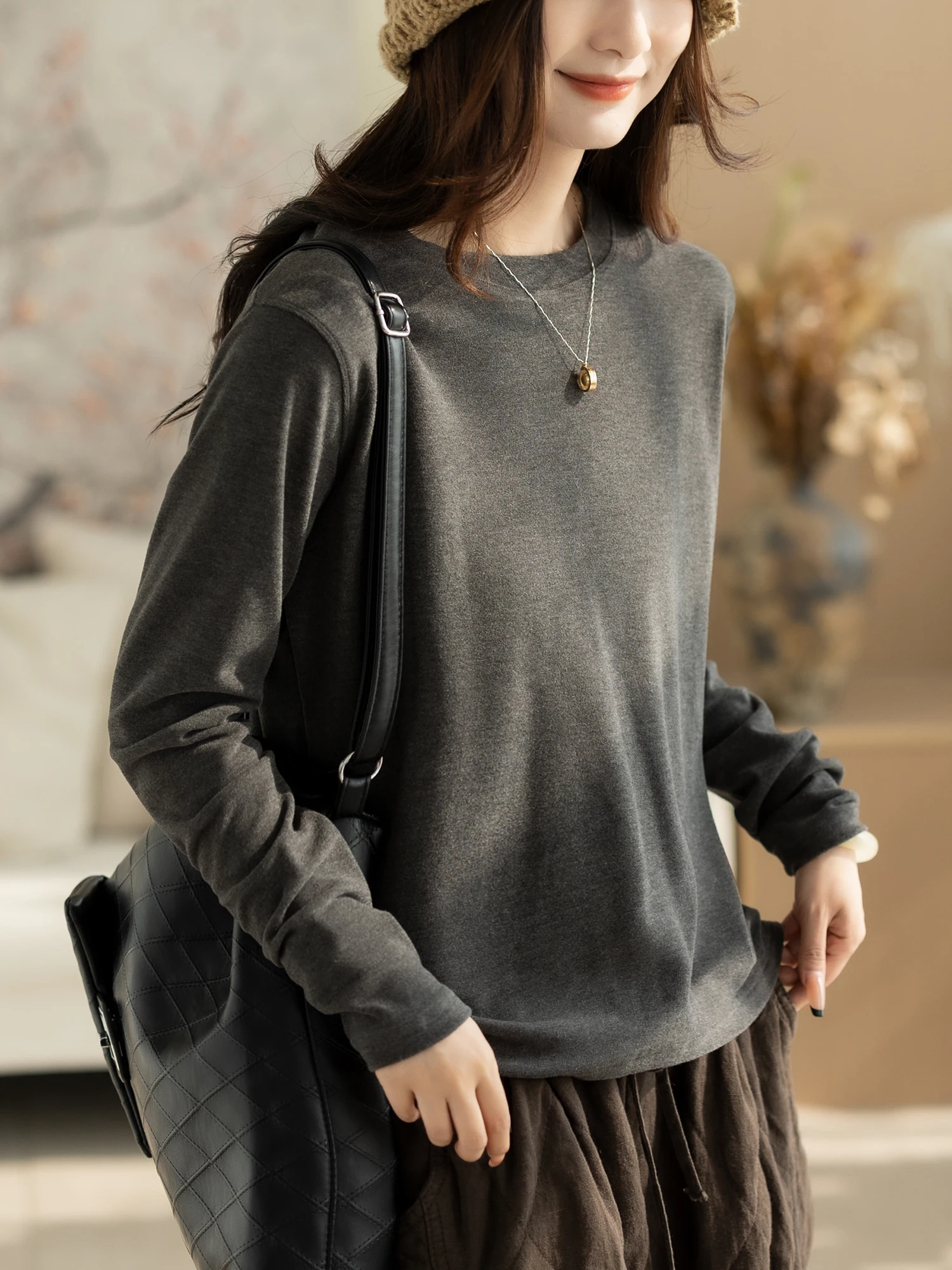 Теплая и комфортная женская футболка с круглым вырезом, облегающая, модная, осенне-зимняя, новая модель
Теплая и комфортная женская футболка с круглым вырезом, облегающая, модная, осенне-зимняя, новая модель