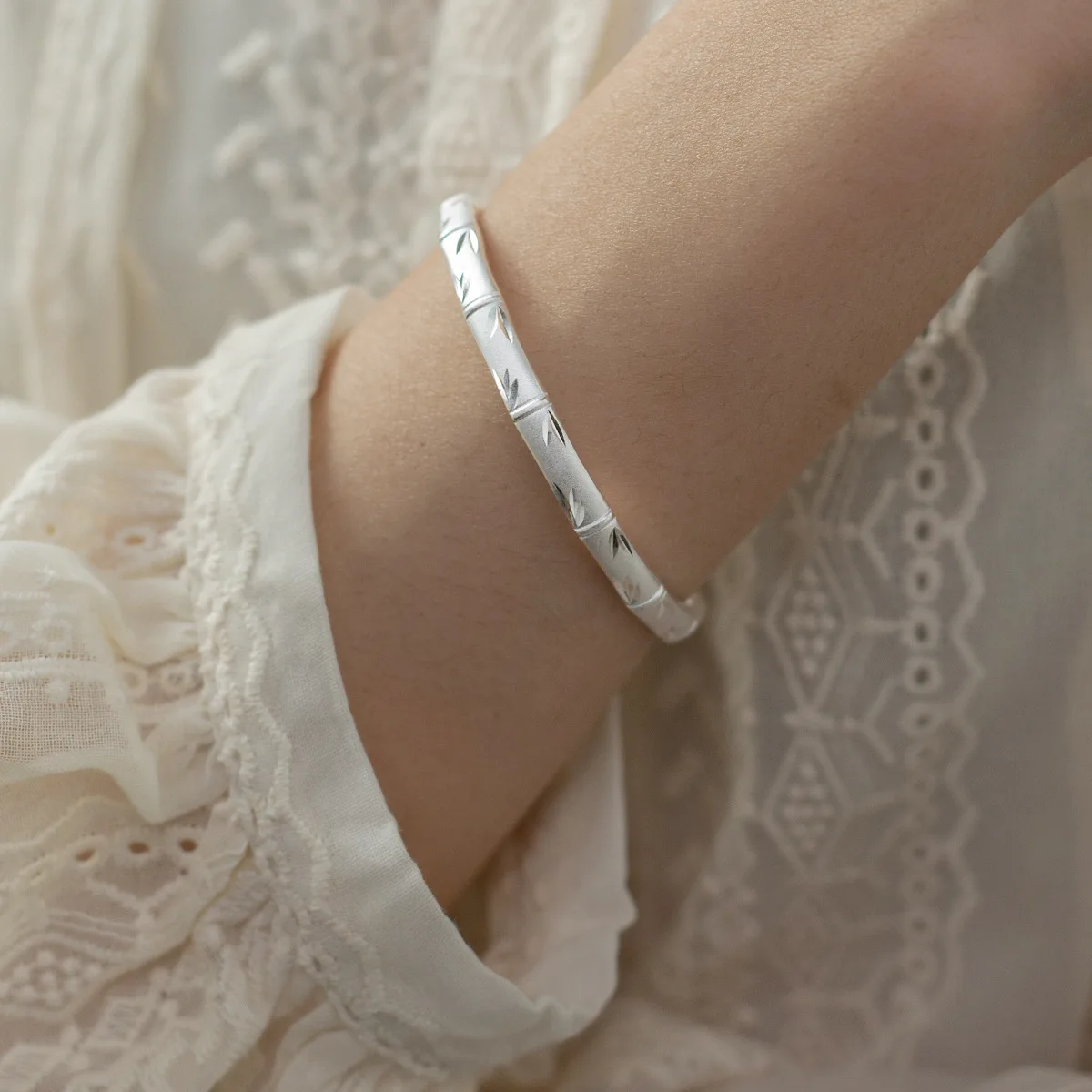 VENTFILLE 925 Sterling Silver Bamboo Frosted Bracelet for Women Temperament Retro Jewelry Birthday Gift Wholesale
VENTFILLE 925 Sterling Silver Bamboo Frosted Bracelet for Women Temperament Retro Jewelry Birthday Gift Wholesale