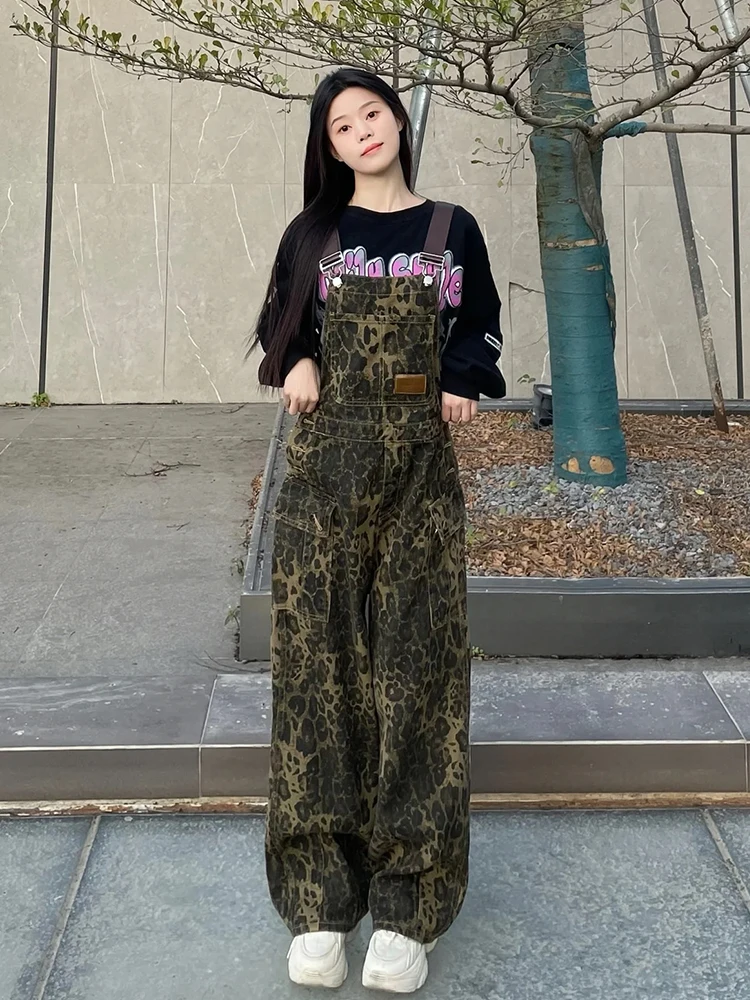 Retro American Leopard Print Overalls Women Summer New Loose Age-Defng Straight Leg Jeans Wide Leg Jumpsuit High Waist
Retro American Leopard Print Overalls Women Summer New Loose Age-Defng Straight Leg Jeans Wide Leg Jumpsuit High Waist
