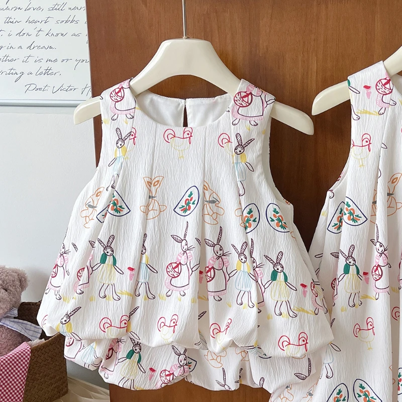 2024 Summer New Korean Girl Printed Flower Printed Sleeveless vest and shorts Set
2024 Summer New Korean Girl Printed Flower Printed Sleeveless vest and shorts Set