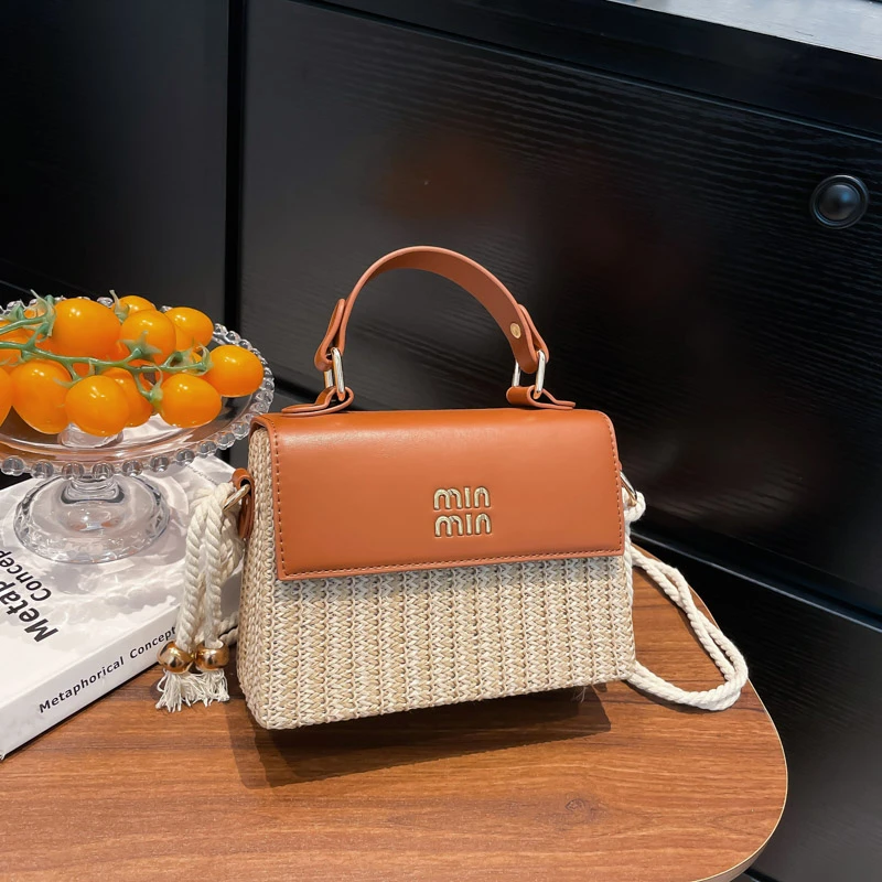 Elegant Simple Designer Retro Diaper Bag Chic Crossbody Handbag For Women Stylish Large Capacity Shoulder Tote
Elegant Simple Designer Retro Diaper Bag Chic Crossbody Handbag For Women Stylish Large Capacity Shoulder Tote