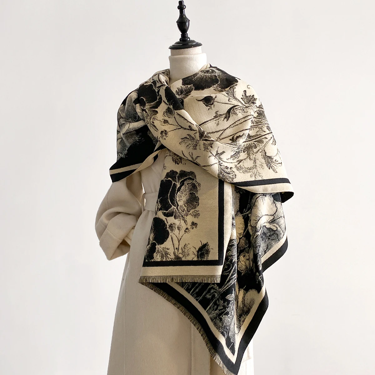 2025 Luxury Brand Cashmere Women Floral Print Scarf Winter Warm Shawl and Wrap Bandana Pashmina Female Foulard Blanket Poncho
2025 Luxury Brand Cashmere Women Floral Print Scarf Winter Warm Shawl and Wrap Bandana Pashmina Female Foulard Blanket Poncho