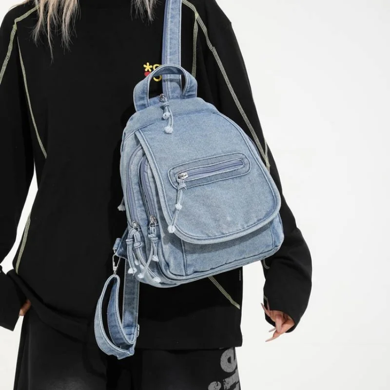 Fashionable Trendy Crossbody Handbag With Unique Letter Logo And Large Capacity For Business Leisure 
Fashionable Trendy Crossbody Handbag With Unique Letter Logo And Large Capacity For Business Leisure