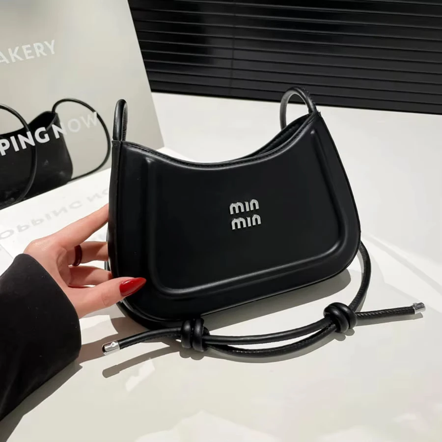 Korean style fashion niche women's crescent bag 2025 autumn new handbag, high-end multifunctional crossbody bag shoulder bag
Korean style fashion niche women's crescent bag 2025 autumn new handbag, high-end multifunctional crossbody bag shoulder bag