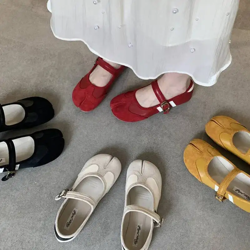 Red Ballet Sneakers Split Toe Ballerinas Flats Buckle Straps Tabis Sneakers Ballet Shoes
Red Ballet Sneakers Split Toe Ballerinas Flats Buckle Straps Tabis Sneakers Ballet Shoes
