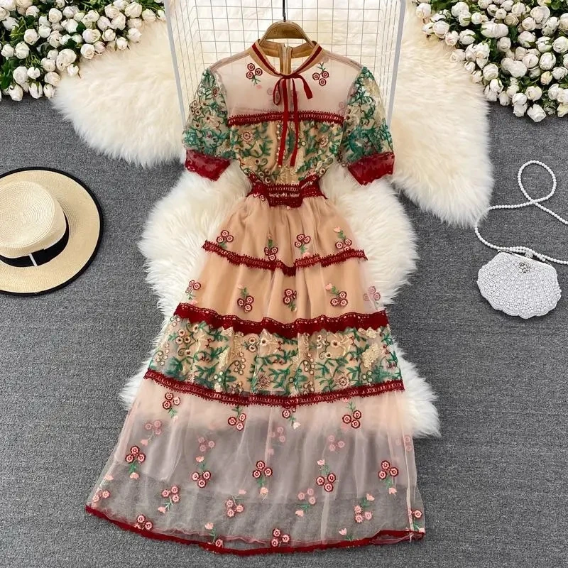 2024 Slim Fit High end Lace Hollow Summer Dress Women's Runway Embroidery Design Retro Elegant Short sleeved Dress
2024 Slim Fit High end Lace Hollow Summer Dress Women's Runway Embroidery Design Retro Elegant Short sleeved Dress