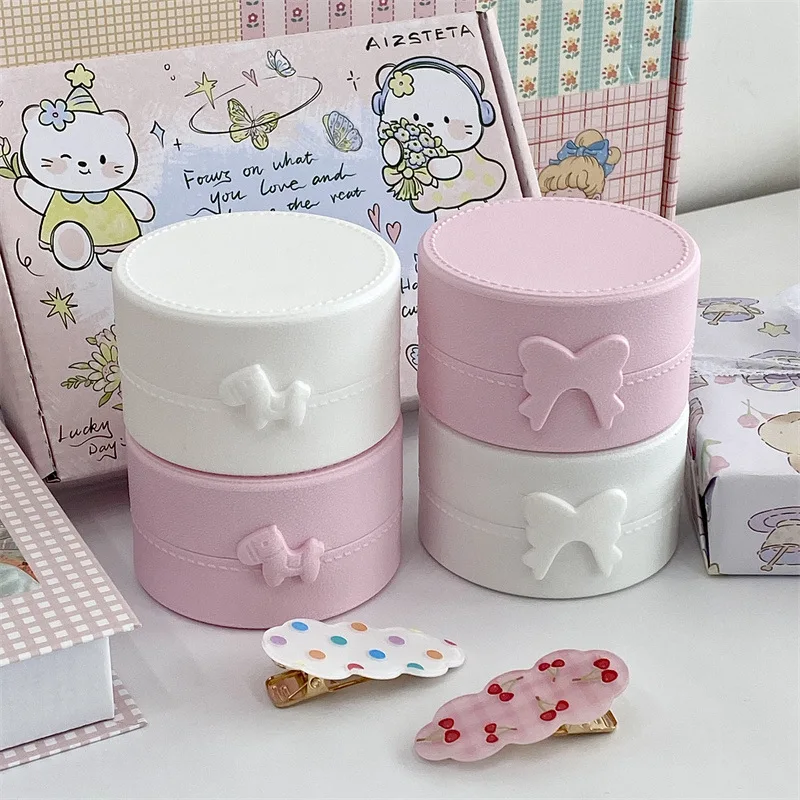 Bow Pony Storage Box, Round Solid Color Dustproof Box with Lid, Sticker Hair Clip Portable Jewelry Box Gift Box
Bow Pony Storage Box, Round Solid Color Dustproof Box with Lid, Sticker Hair Clip Portable Jewelry Box Gift Box