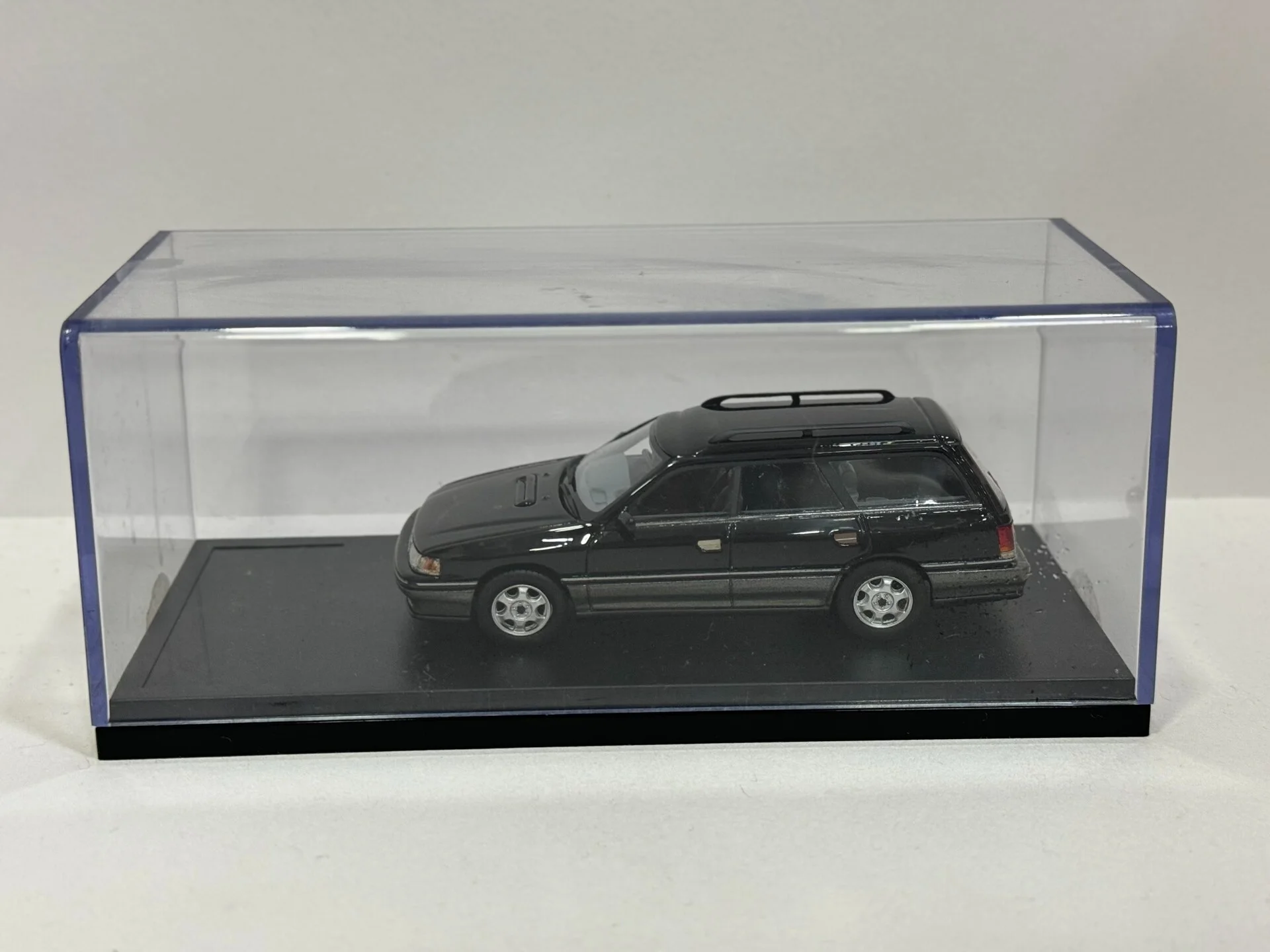 Модель автомобиля HI Story 1/43 Scale Legacy из смолы, без цветной коробки, с дефектами, серия Explosion Window
Модель автомобиля HI Story 1/43 Scale Legacy из смолы, без цветной коробки, с дефектами, серия Explosion Window