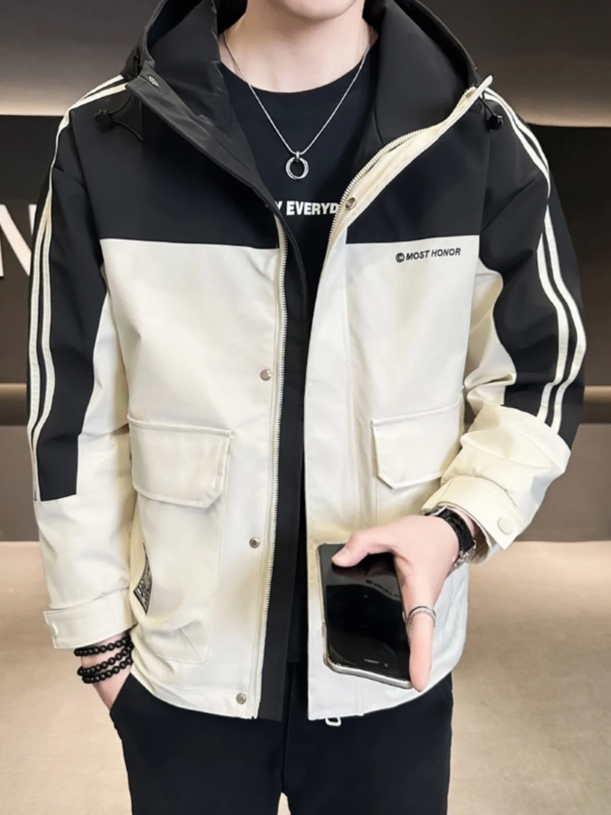 Мужская повседневная ветрозащитная куртка: новая весенне-осенняя модная брендовая рабочая куртка с капюшоном, приталенного кроя, с длинными рукавами, на молнии
Мужская повседневная ветрозащитная куртка: новая весенне-осенняя модная брендовая рабочая куртка с капюшоном, приталенного кроя, с длинными рукавами, на молнии