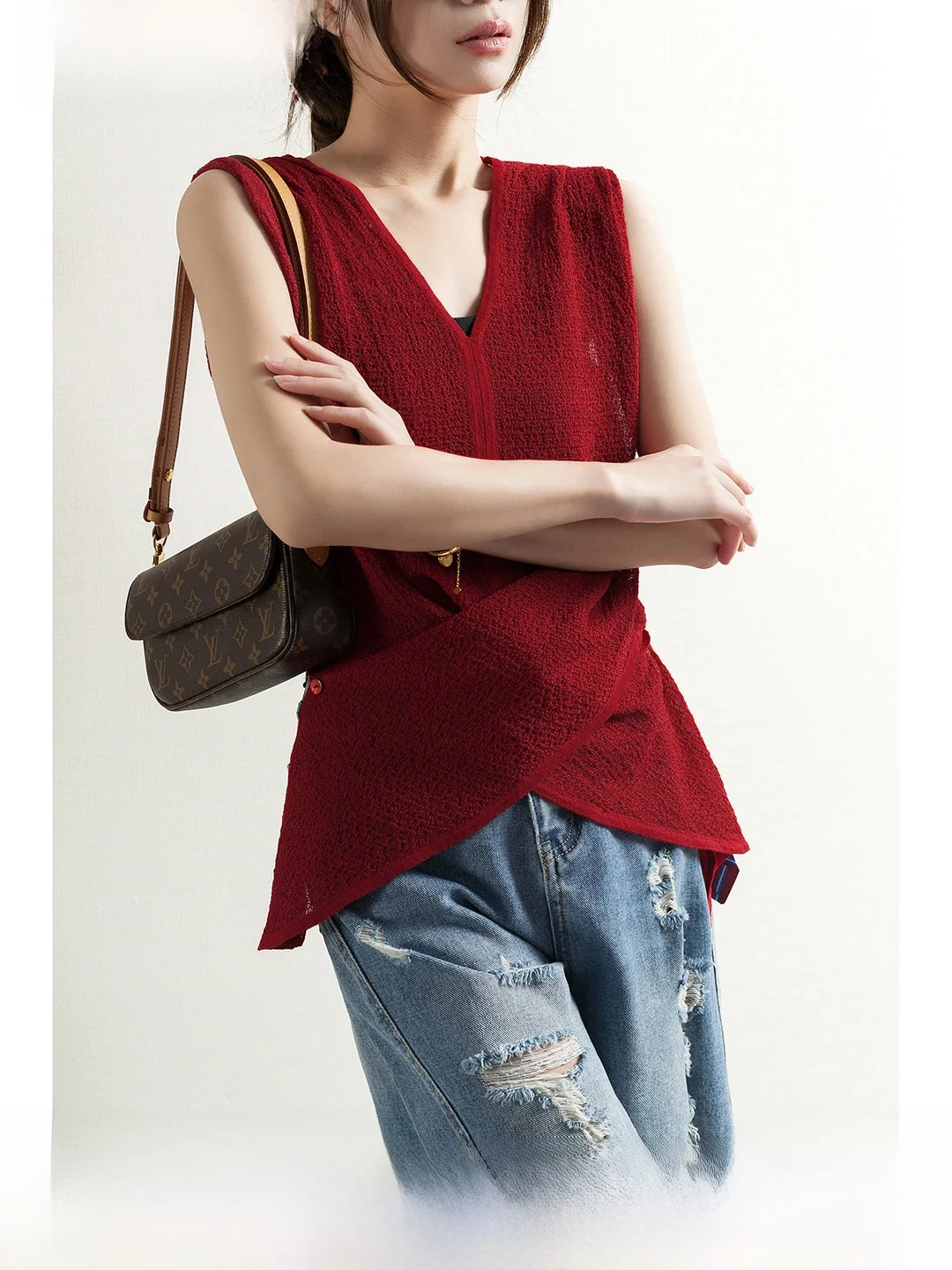 Модный вязаный женский топ с цветочным узором, V-образным вырезом, красными подплечниками, утягивающий, в уличном стиле, летняя новинка
Модный вязаный женский топ с цветочным узором, V-образным вырезом, красными подплечниками, утягивающий, в уличном стиле, летняя новинка