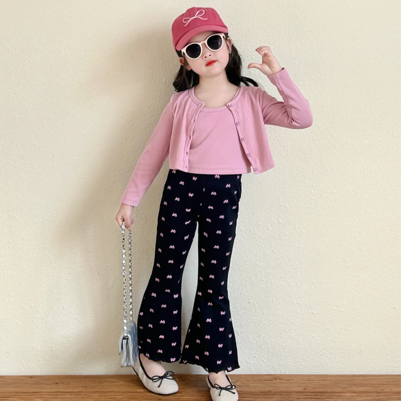2025 Spring/Summer Girls' Long Sleeve Knitted Cardigan Vest Set Baby Girls' Short Top Sweet Coat
2025 Spring/Summer Girls' Long Sleeve Knitted Cardigan Vest Set Baby Girls' Short Top Sweet Coat