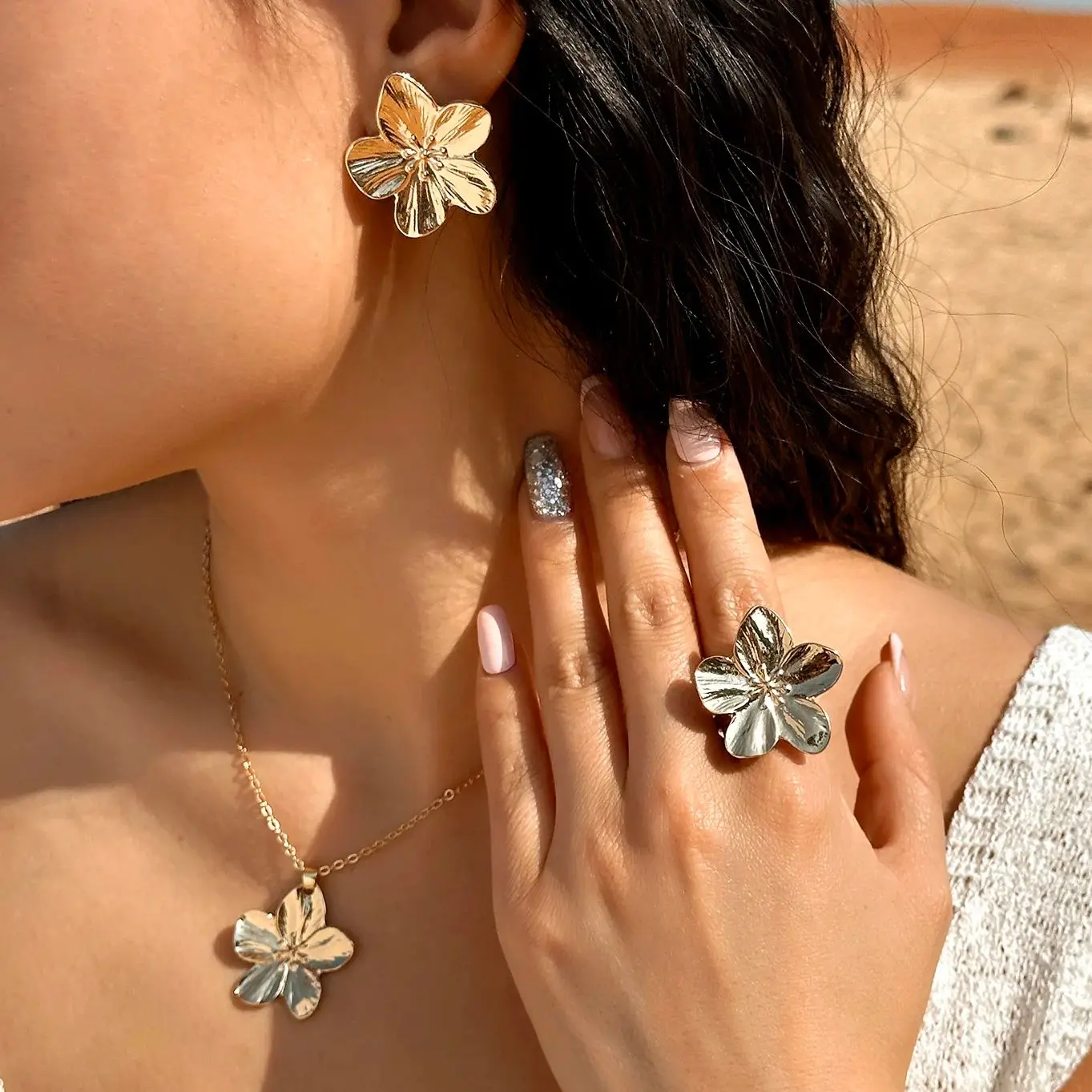 Trendy Metal Wrinkled Flowers Pendant Necklace Bracelet for Women Vintage Exaggerated Floral Necklace Sweet Wedding Jewelry Set
Trendy Metal Wrinkled Flowers Pendant Necklace Bracelet for Women Vintage Exaggerated Floral Necklace Sweet Wedding Jewelry Set
