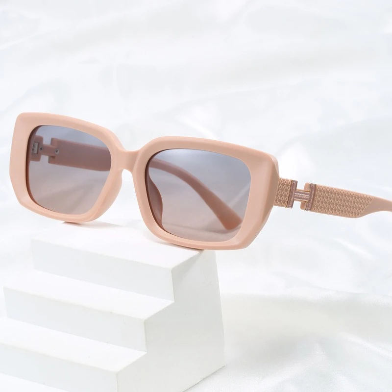 2025 Trendy Square Polarized Sunglasses Women, High-Sensitivity UV400 Protection Fashion Oversized Street Statement Shades 
2025 Trendy Square Polarized Sunglasses Women, High-Sensitivity UV400 Protection Fashion Oversized Street Statement Shades