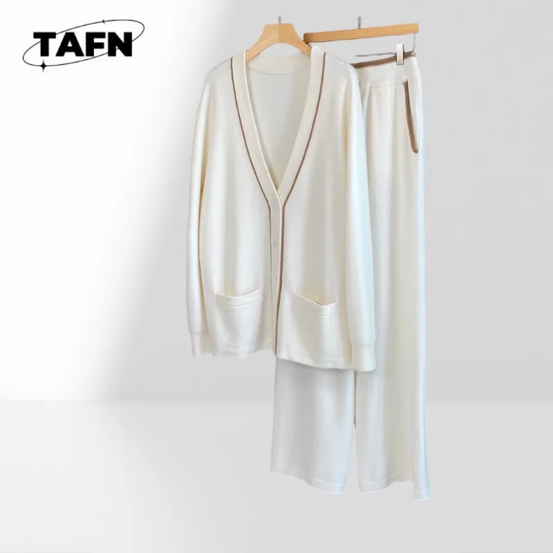 Cashmere Coat Top Elastic-Waist Straight-Leg Pants Suit Comfortable Men’s Jogger Pants Set for Daily Wear AG3161
Cashmere Coat Top Elastic-Waist Straight-Leg Pants Suit Comfortable Men’s Jogger Pants Set for Daily Wear AG3161