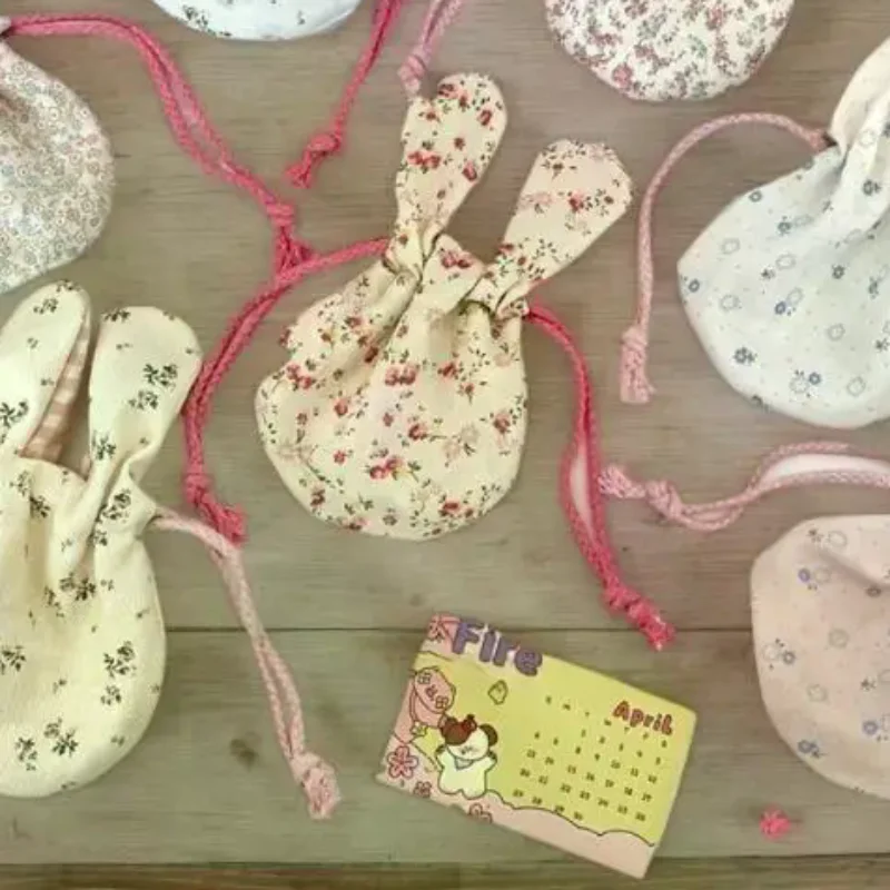 Милый кролик, ухо, букет цветов, сумка для хранения на шнурке, портативная косметичка, сумка для губной помады для улицы, дорожная сумка для хранения
Милый кролик, ухо, букет цветов, сумка для хранения на шнурке, портативная косметичка, сумка для губной помады для улицы, дорожная сумка для хранения