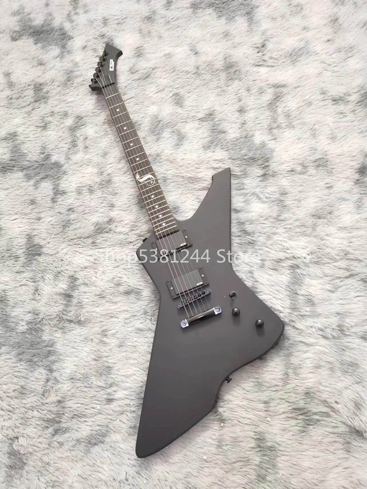 Free shipping, 6-string electric guitar, special-shaped guitar, matte black silk paint
Free shipping, 6-string electric guitar, special-shaped guitar, matte black silk paint