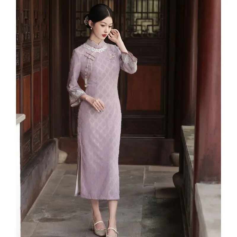 Ancient Chinese Women Qipao Dress Costumes Purple Stand Up Collar Long Sleeved Velvet Modern Cheongsam Elegant Evening Dresses
Ancient Chinese Women Qipao Dress Costumes Purple Stand Up Collar Long Sleeved Velvet Modern Cheongsam Elegant Evening Dresses