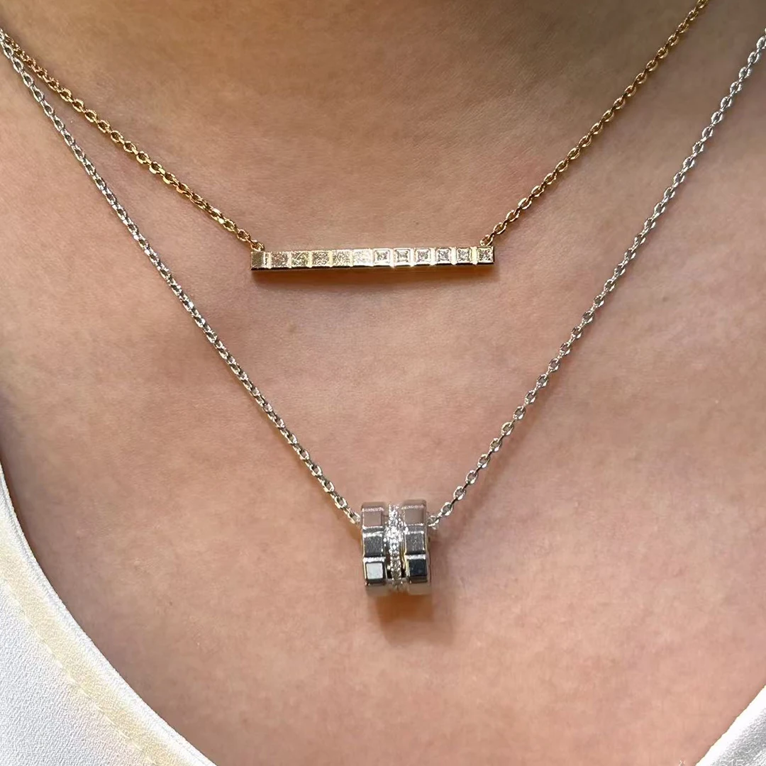S925 silver women's necklace with diamond block 1-shaped pendant, circular pendant, holiday gift
S925 silver women's necklace with diamond block 1-shaped pendant, circular pendant, holiday gift