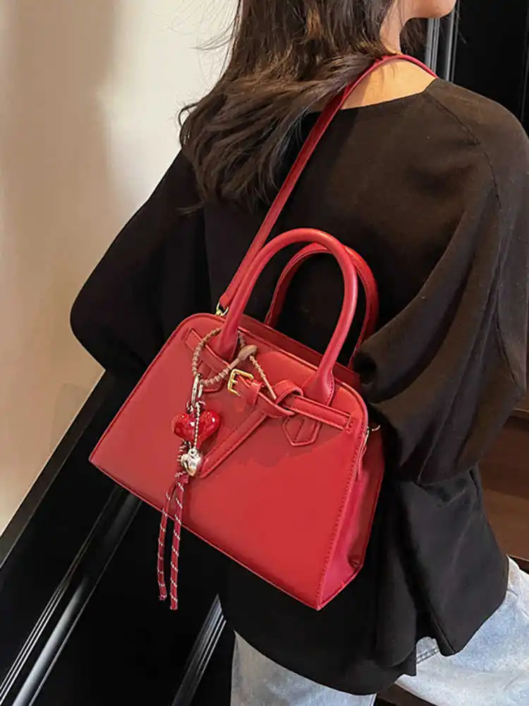 Small Red Square Bag For Niche Women Spring Summer 2025 PU Leather Crossbody Bags Ladies Versatile Fashion Handbag With Pendant
Small Red Square Bag For Niche Women Spring Summer 2025 PU Leather Crossbody Bags Ladies Versatile Fashion Handbag With Pendant