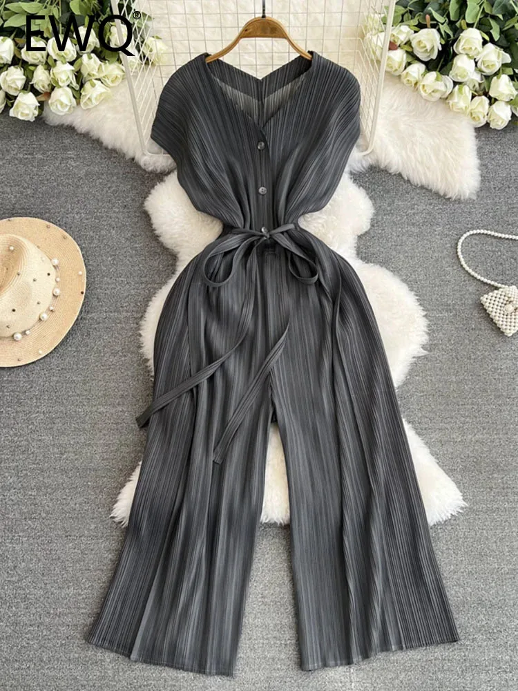 EWQ Casual Pleated Jumpsuit For Women V Neck Sleeveless Belt Gathered Waist Solid Color Single Breasted Clothing 2024 New 27C499
EWQ Casual Pleated Jumpsuit For Women V Neck Sleeveless Belt Gathered Waist Solid Color Single Breasted Clothing 2024 New 27C499