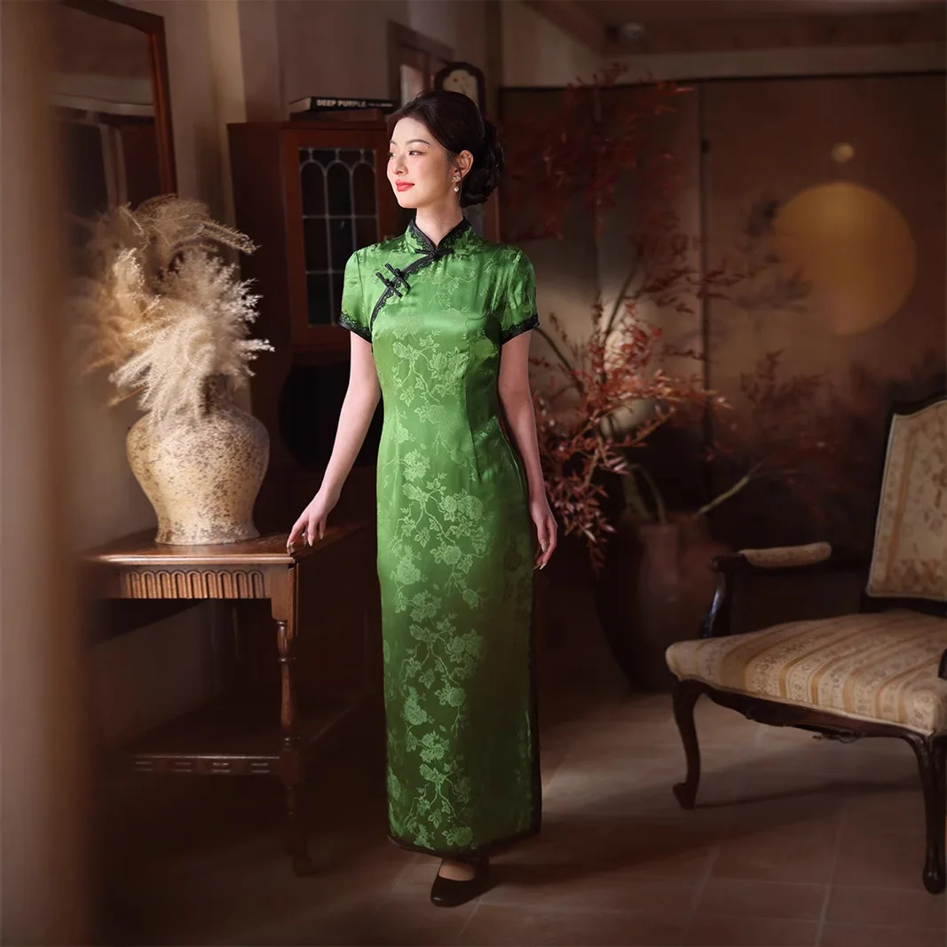 Silk Interwoven Improved Chinese Floral Traditional Vintage Modern Cheongsam Qipao Women's High-Grade Green Dress Retro Long
Silk Interwoven Improved Chinese Floral Traditional Vintage Modern Cheongsam Qipao Women's High-Grade Green Dress Retro Long