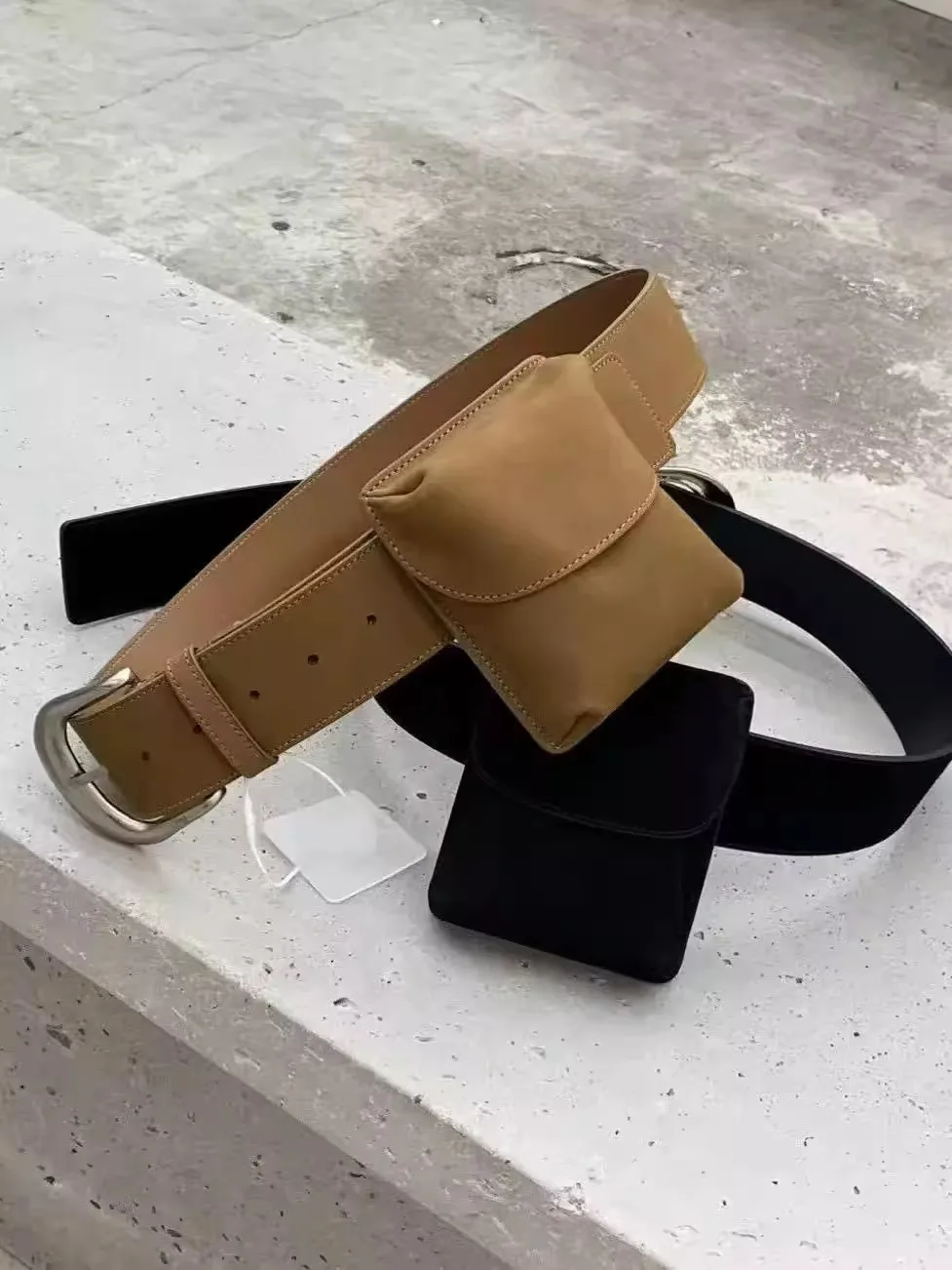 New Vintage Casual Belt Women's Handbags All Match Streetwear Fashion Mini Bags Solid Purses Y2k Simple Trendy Waist Packs 
New Vintage Casual Belt Women's Handbags All Match Streetwear Fashion Mini Bags Solid Purses Y2k Simple Trendy Waist Packs