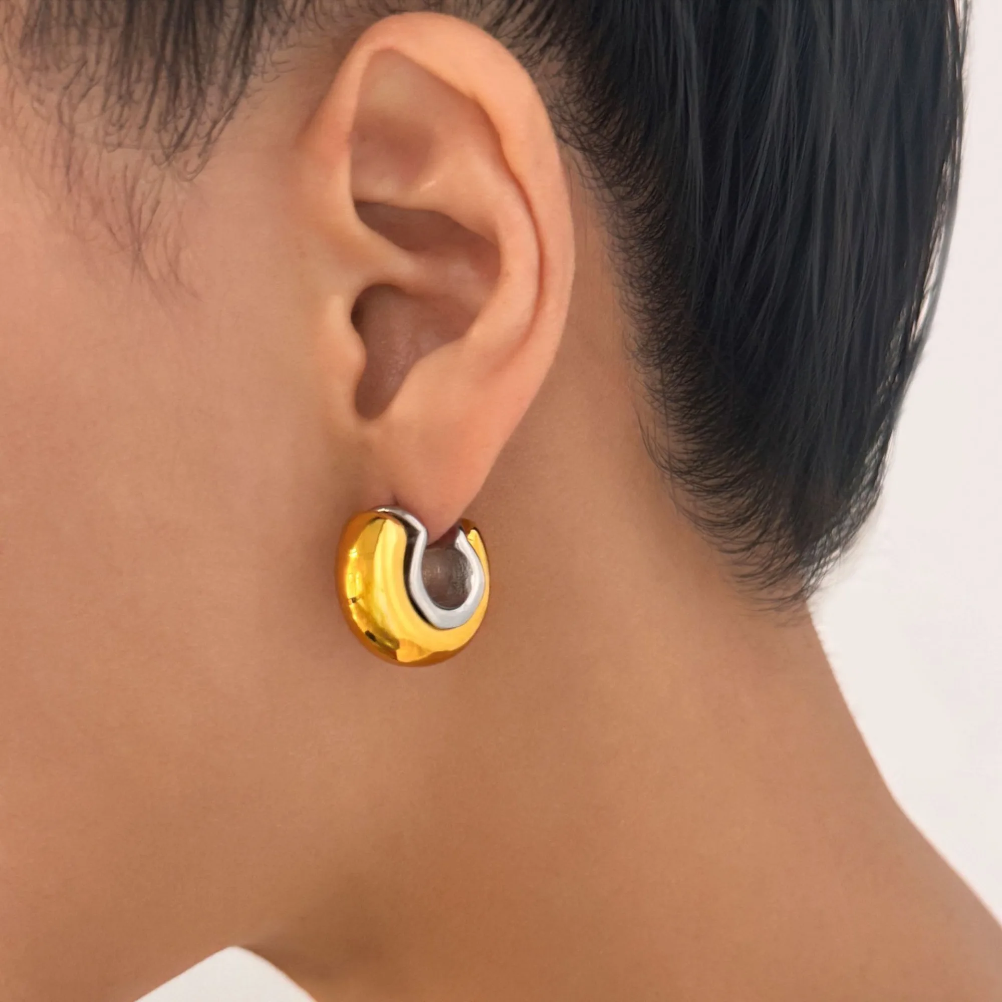 Stainless Steel Plated 18k Gold Minimalist Two-tone Punk Gear C-shaped Earrings for Women Boho Tarnish Free Waterproof Jewelry
Stainless Steel Plated 18k Gold Minimalist Two-tone Punk Gear C-shaped Earrings for Women Boho Tarnish Free Waterproof Jewelry