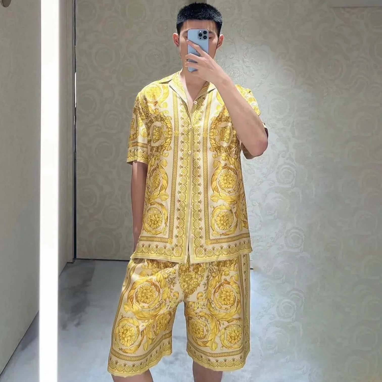 Мужская Летняя однотонная однобортная шелковая рубашка NIGO с отложным воротником и короткими рукавами, повседневные эластичные шорты Ngvp # nigo8287 
Мужская Летняя однотонная однобортная шелковая рубашка NIGO с отложным воротником и короткими рукавами, повседневные эластичные шорты Ngvp # nigo8287