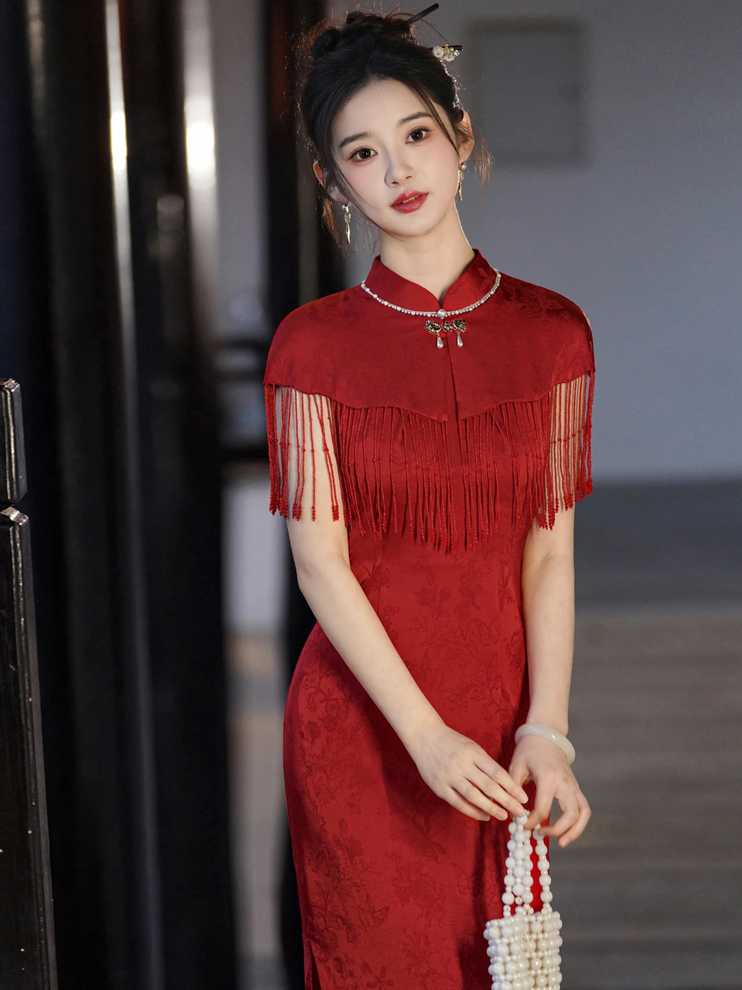 Red Tassel Dress Women's Vintage Style Spring Summer New Fashion Shoulder Hanging Neck Slimming Elegant Dress
Red Tassel Dress Women's Vintage Style Spring Summer New Fashion Shoulder Hanging Neck Slimming Elegant Dress