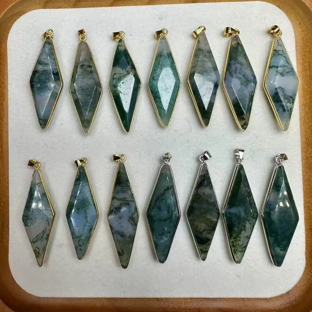 Цельный кулон из серебра 925 пробы с инкрустацией из натурального мха и агата с кристаллами для медитации
Цельный кулон из серебра 925 пробы с инкрустацией из натурального мха и агата с кристаллами для медитации