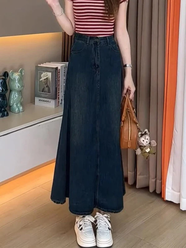 Fashionable Summer 2026 Women's Denim Halter Neck Dress High Waist Midi Skirt Two-Piece Set Slimming Trendy Outfit
Fashionable Summer 2026 Women's Denim Halter Neck Dress High Waist Midi Skirt Two-Piece Set Slimming Trendy Outfit