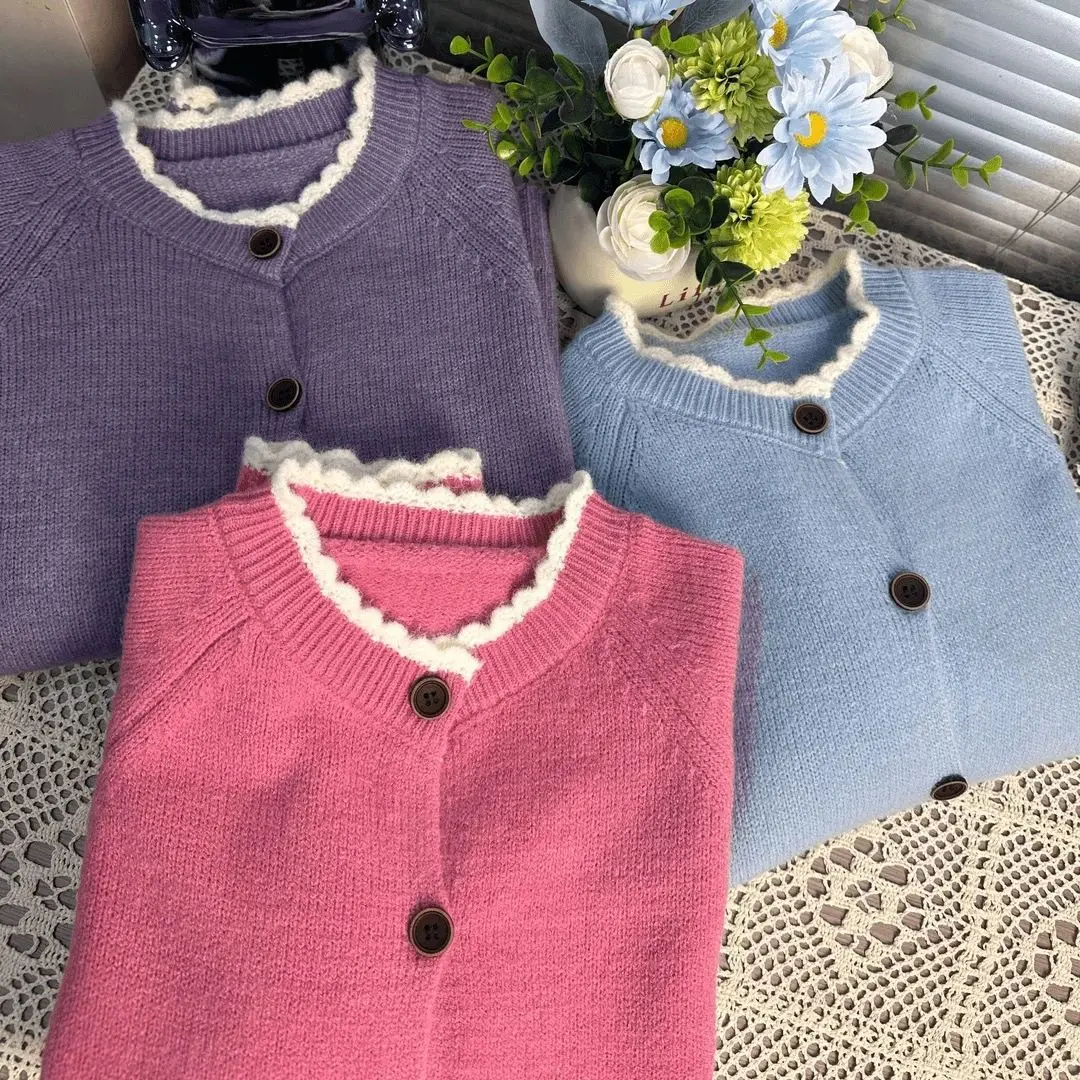 Женский свитер с кружевной отделкой 2025 — вязаный кардиган с круглым вырезом и открытой передней частью, большой пуловер Y2K, модная антивозрастная блузка, Elega
Женский свитер с кружевной отделкой 2025 — вязаный кардиган с круглым вырезом и открытой передней частью, большой пуловер Y2K, модная антивозрастная блузка, Elega