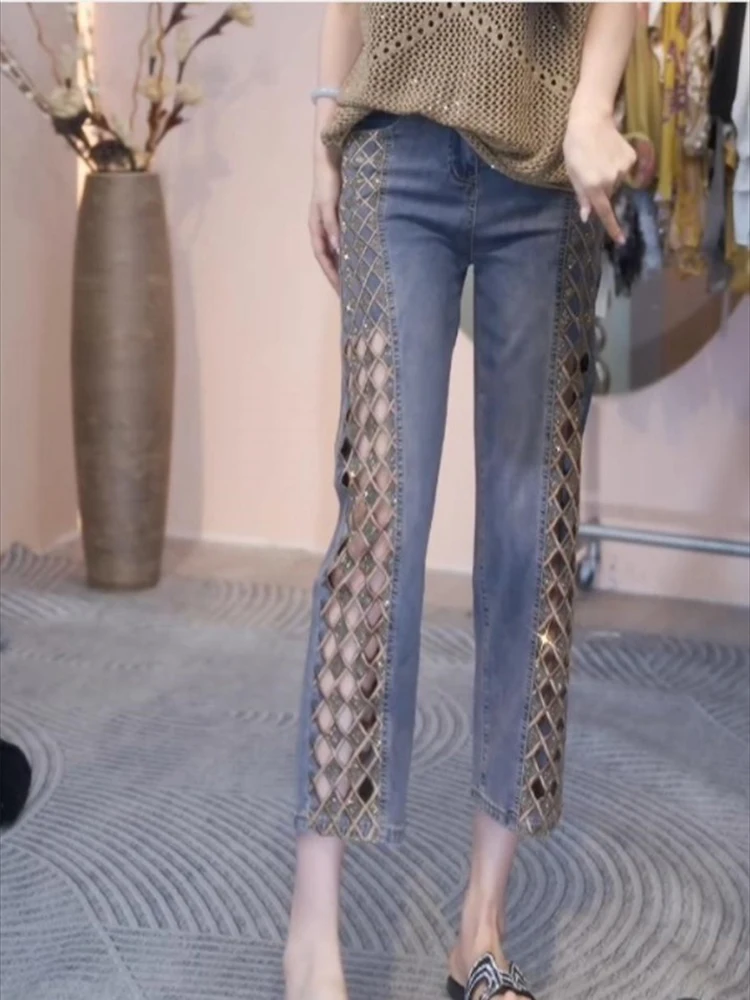 2025 Women Summer New Diamond Pattern Fashion Hot Stamping Hollow Embroidery High Waist Versatile Straight Leg Jeans
2025 Women Summer New Diamond Pattern Fashion Hot Stamping Hollow Embroidery High Waist Versatile Straight Leg Jeans