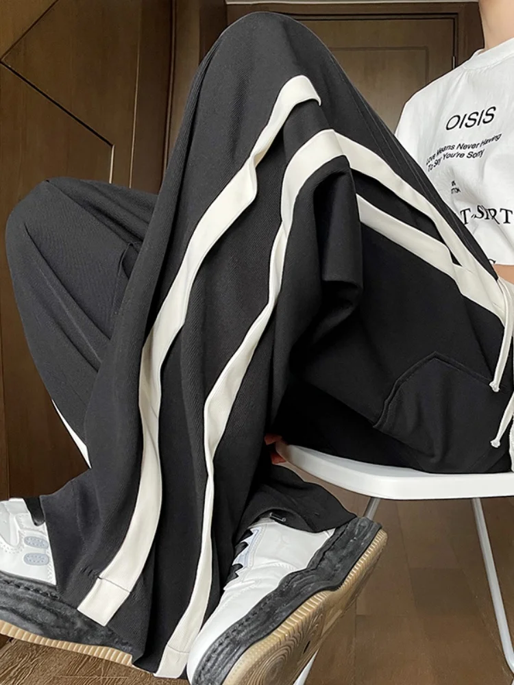 Мужские летние тонкие повседневные брюки из ледяного шелка, свободные широкие брюки в полоску, удобные длинные брюки, модные и стильные
Мужские летние тонкие повседневные брюки из ледяного шелка, свободные широкие брюки в полоску, удобные длинные брюки, модные и стильные