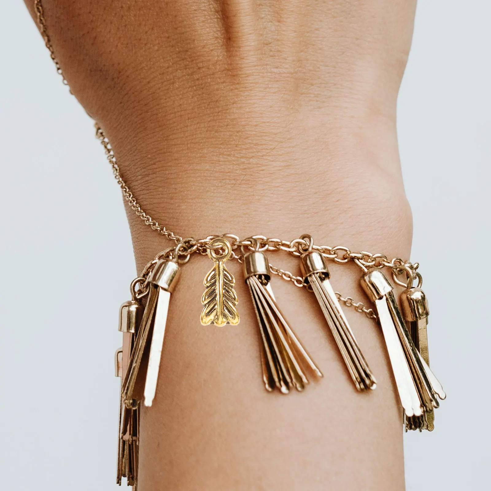 120Pcs Tube Shaped Bail Charm Pendant Jewelry Making Supplies DIY Link Connector for Necklace Bracelet Craft Hanging Ornaments
120Pcs Tube Shaped Bail Charm Pendant Jewelry Making Supplies DIY Link Connector for Necklace Bracelet Craft Hanging Ornaments