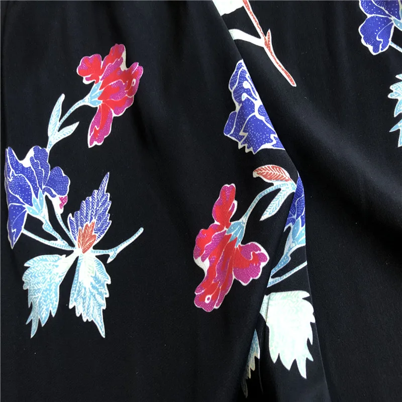 1 meter 65% Mulberry Silk 35% Cotton 19 momme Silk Fabric Black with Floral Printed 135cm 53" wide by the yard JJ228
1 meter 65% Mulberry Silk 35% Cotton 19 momme Silk Fabric Black with Floral Printed 135cm 53" wide by the yard JJ228