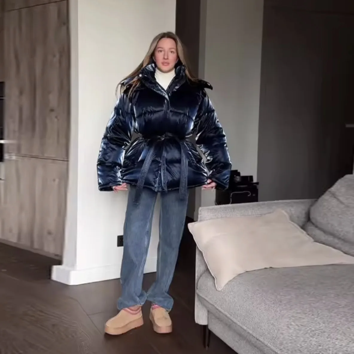 Shiny Reflective Padded Jacket Women Long Sleeve Chic Detachable Hood Lace Up Loose Short Parka Coat 2025 Lady New Daily Outwear
Shiny Reflective Padded Jacket Women Long Sleeve Chic Detachable Hood Lace Up Loose Short Parka Coat 2025 Lady New Daily Outwear