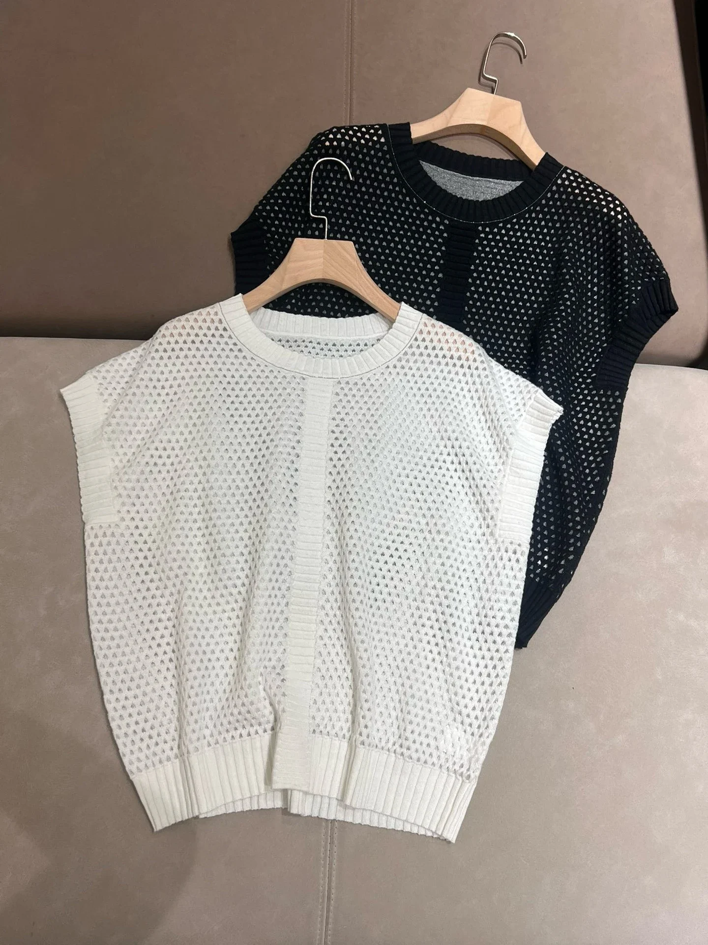 Women's Linen Sweater Solid Color Beaded O-Neck Short Sleeve Casual Ladies Knitted Pullover
Women's Linen Sweater Solid Color Beaded O-Neck Short Sleeve Casual Ladies Knitted Pullover