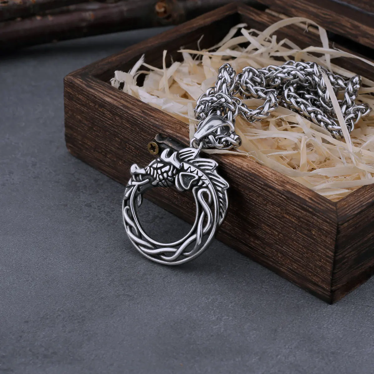 Men's Viking Self Devourer Necklace Celtic Knot Hip Hop Amulet Dragon Pendant Scandinavian Fashion Jewelry for Men Gifts
Men's Viking Self Devourer Necklace Celtic Knot Hip Hop Amulet Dragon Pendant Scandinavian Fashion Jewelry for Men Gifts